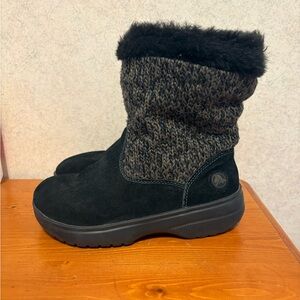 Cozycrocs Bootie Crocs LodgePoint Suede Pull-On Black Winter Boot Womens Size 6